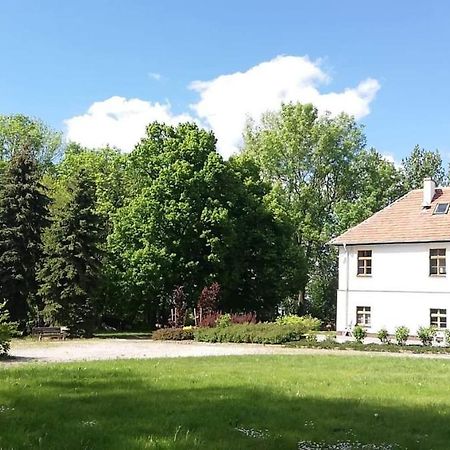 Dwor Komorowo Buitenkant foto