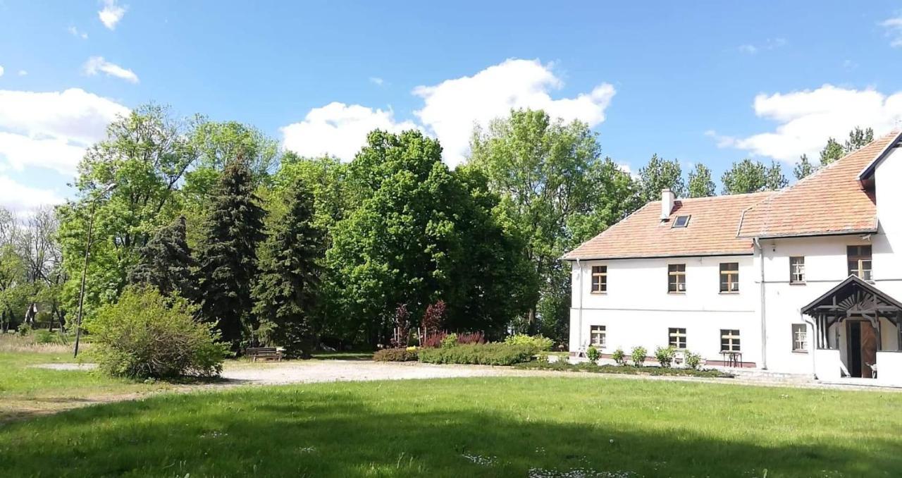 Dwor Komorowo Buitenkant foto