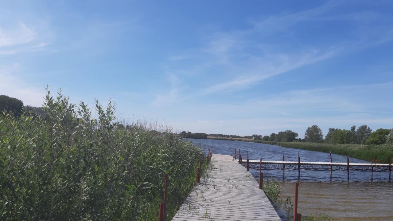 Dwor Komorowo Buitenkant foto