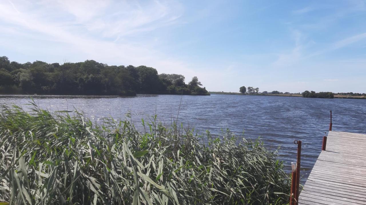 Dwor Komorowo Buitenkant foto