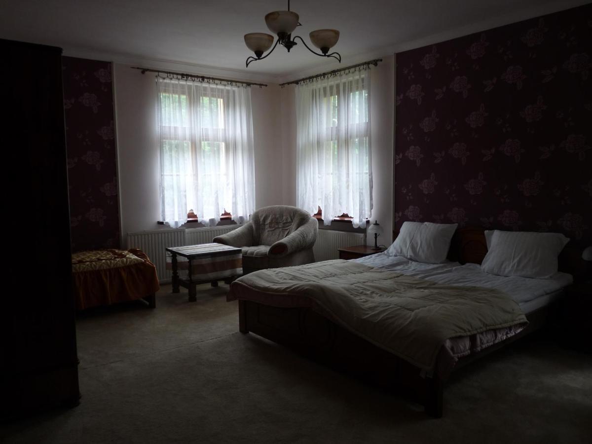 Dwor Komorowo Buitenkant foto