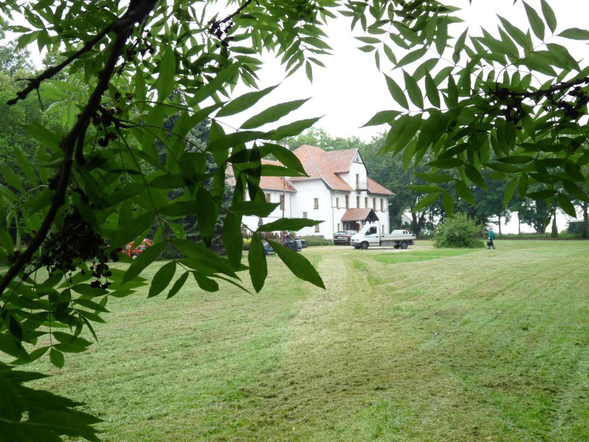 Dwor Komorowo Buitenkant foto