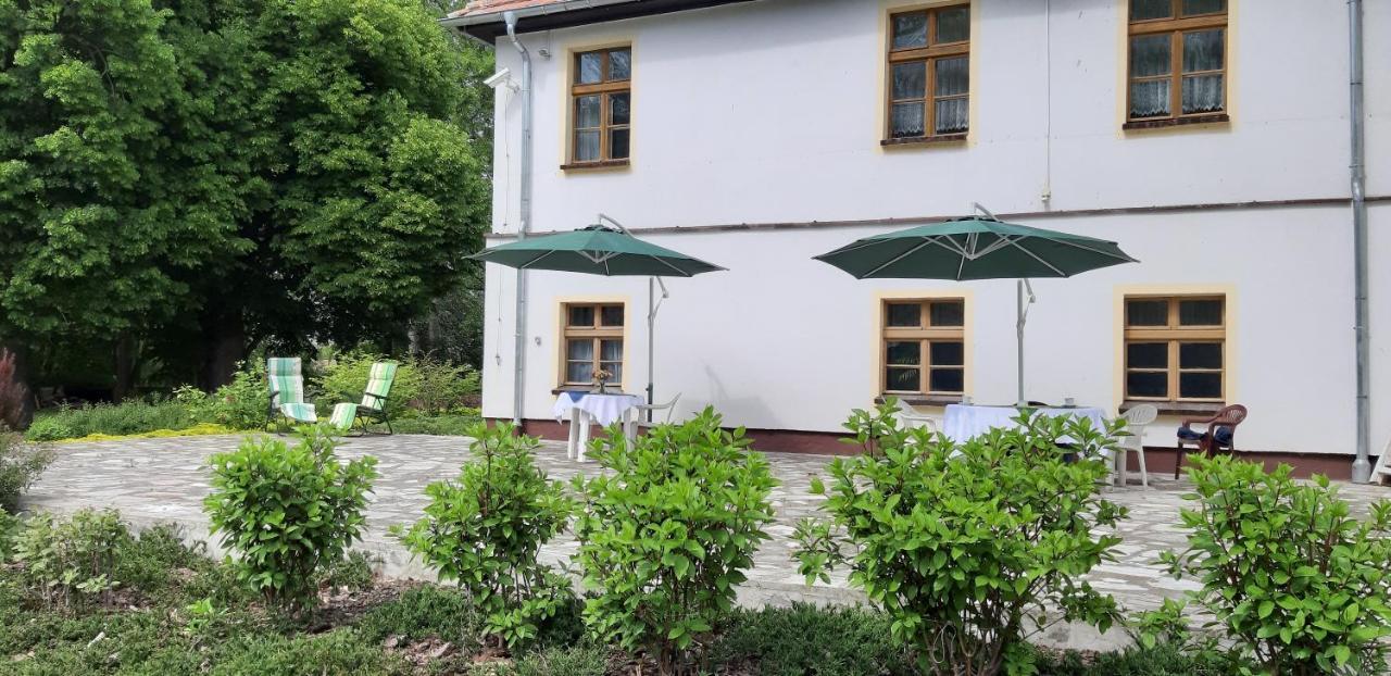 Dwor Komorowo Buitenkant foto